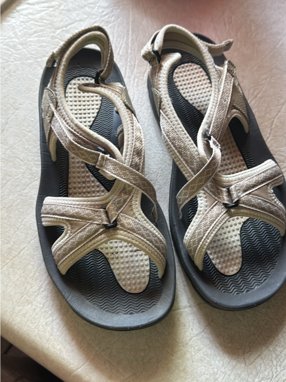 Women’s lands end  Sandals in Beige